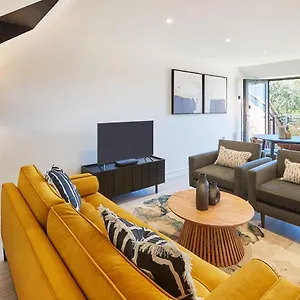 Apartment Host & - St Johns Mews, York